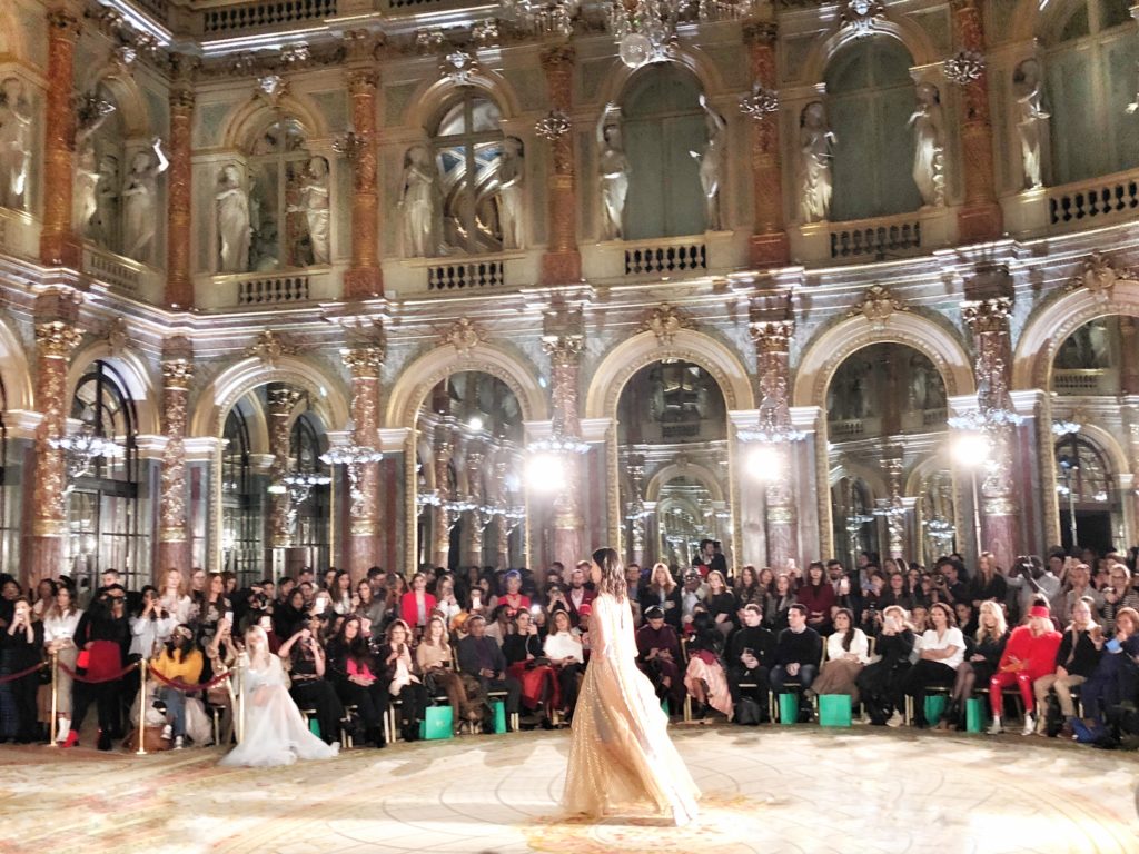 Paris Fashion Week, paris fashion week 2018, Pfw, Pfw2018, fashion week, moda a Parigi, Paris fashion, stilisti emergenti, oxford fashion studio, the river agency, intercontinental le grand, sfilate fashion week parigi, vestiti da favola