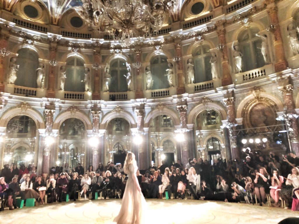 Paris Fashion Week, paris fashion week 2018, Pfw, Pfw2018, fashion week, moda a Parigi, Paris fashion, stilisti emergenti, oxford fashion studio, the river agency, intercontinental le grand, sfilate fashion week parigi, vestiti da favola